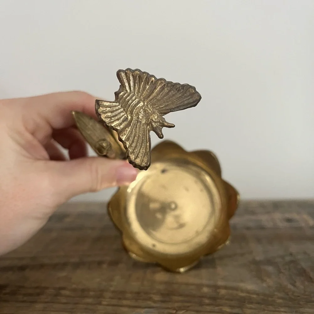 Brass ring fish jewelry holder